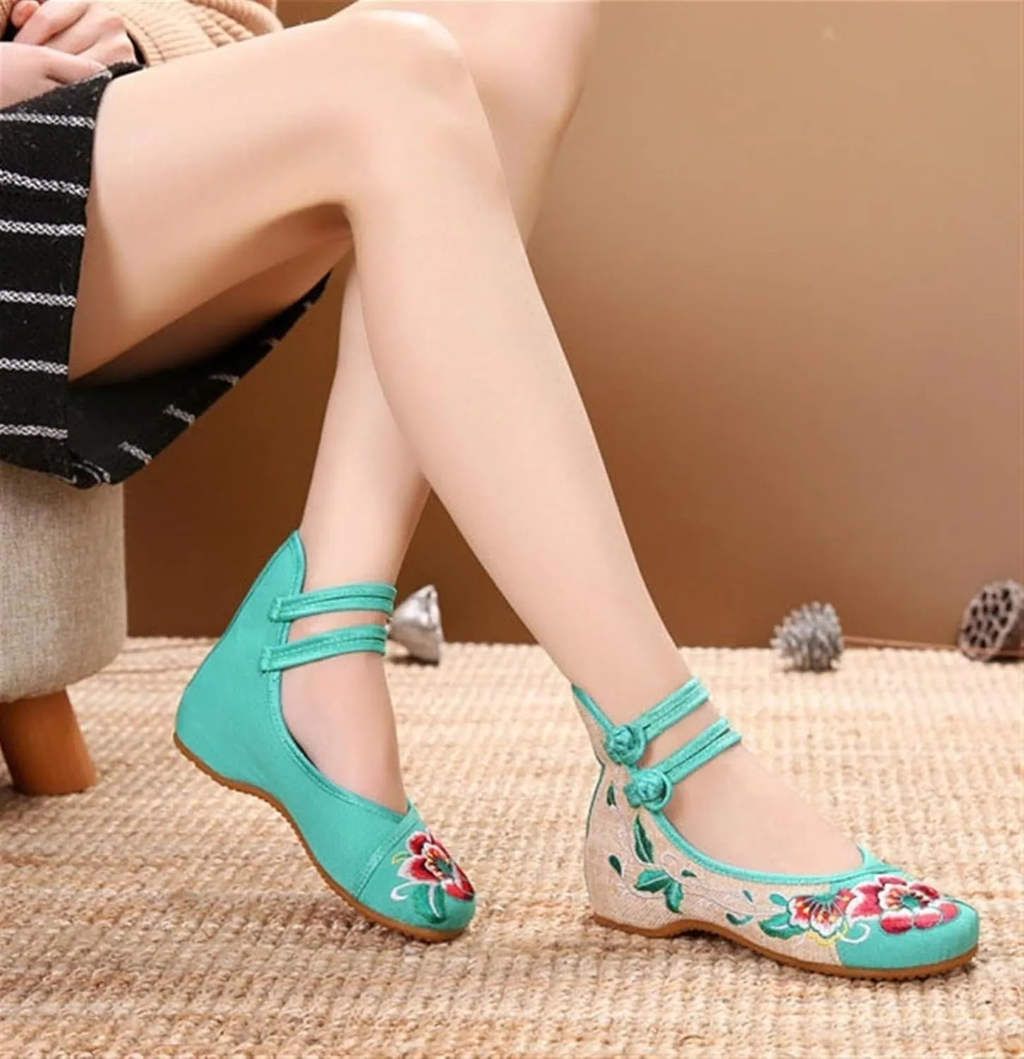 Chinese Traditional Floral Embroidered Shoes for Women Ethnic Style Round Toe Ankle Strap Canvas Sandals Handmade Mary Jane Flat Dress Loafers